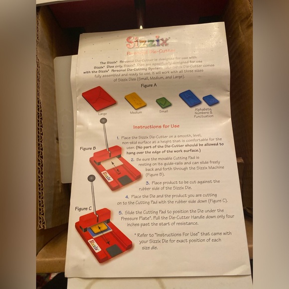 Sizzix Original Red Personal Manual Die-Cutter Machine - Picture 2 of 9